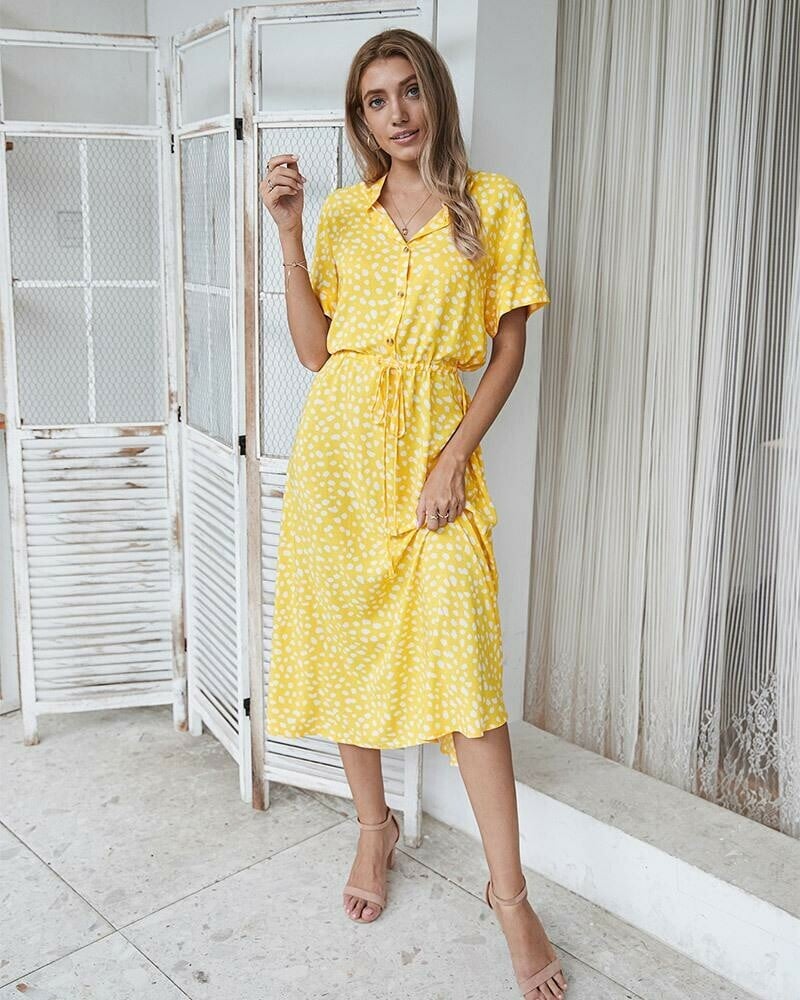 Kleid mit kurzen Ärmeln und Punkten